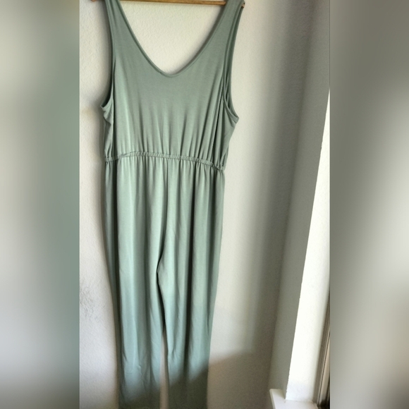 Steve Madden Sleeveless French Terry Jumpsuit NWT - Picture 3 of 5